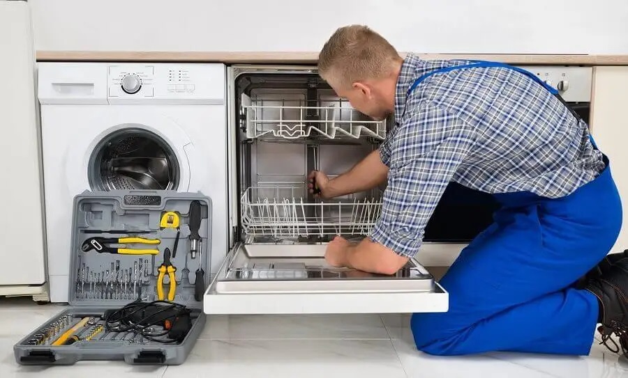 Yığılca Whirlpool servisi teknisyen ekibi beyaz eşya tamiri yaparken